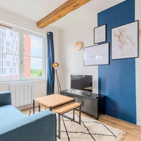 One-bedroom In Old Apartment *